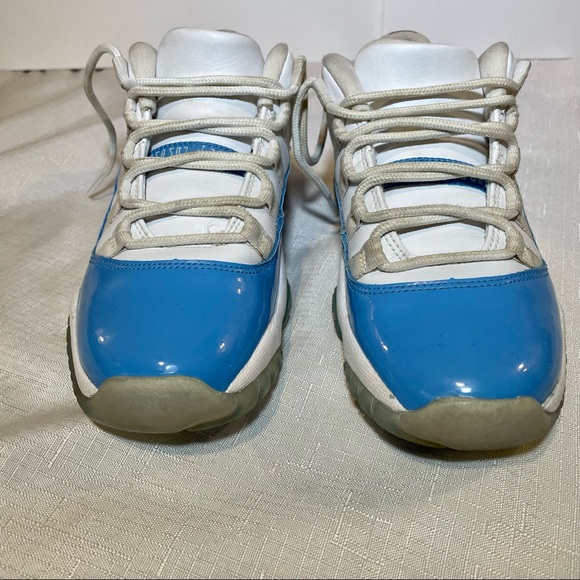 Jordan 11 low UNC! Grade school size 4Y. Really good shape! - Picture 2 of 9